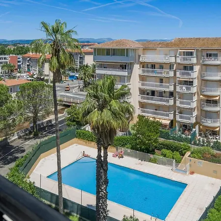 125 M Proche Piscine&parking Appartement *