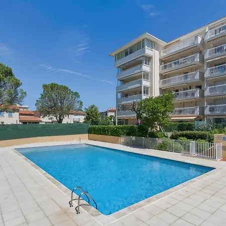 125 M Proche Piscine&parking Appartement *